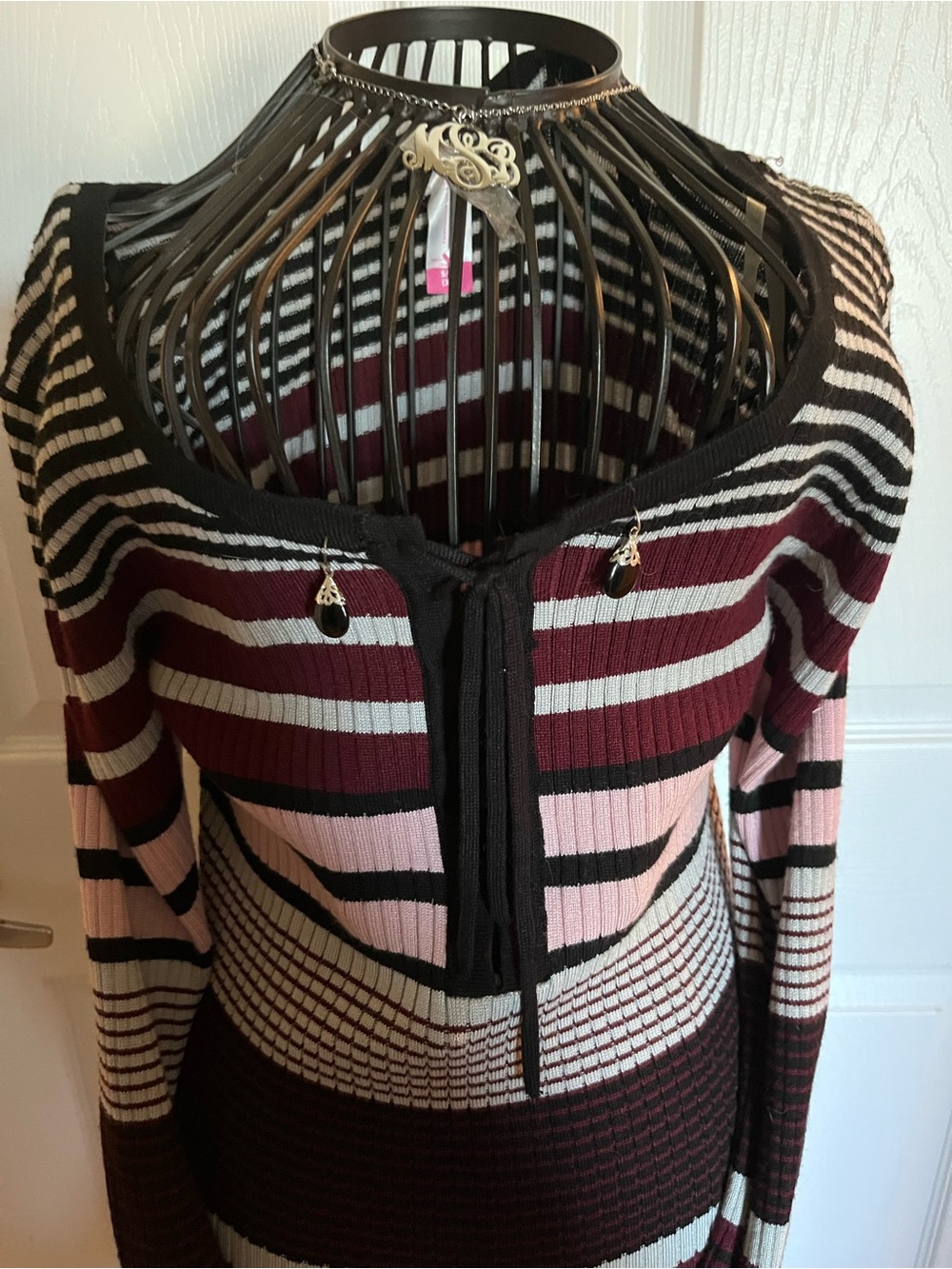 Women’s Striped Ribbed Sweater - Pink, Burgundy, Black It’s a great dress!!!!🩷🩷🩷